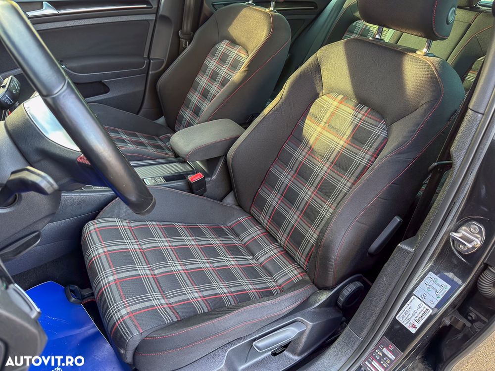 Volkswagen Golf - 19