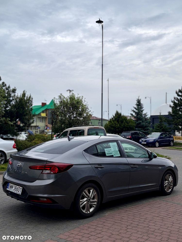 Hyundai Elantra - 8