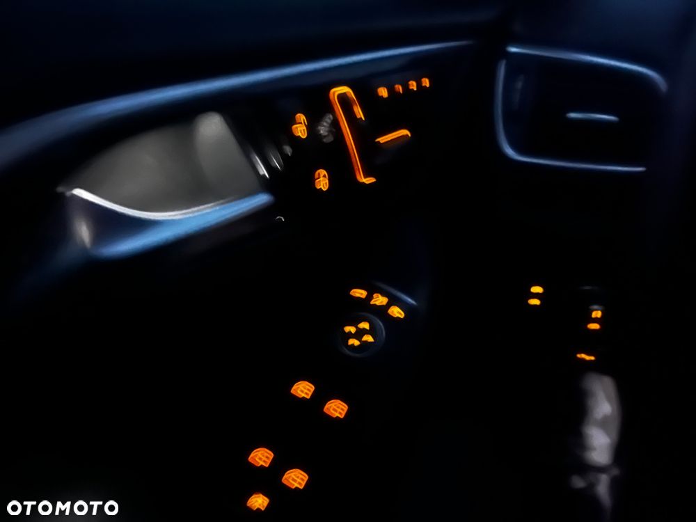 Infiniti Q30 2.0t Sport AWD 7DCT - 14
