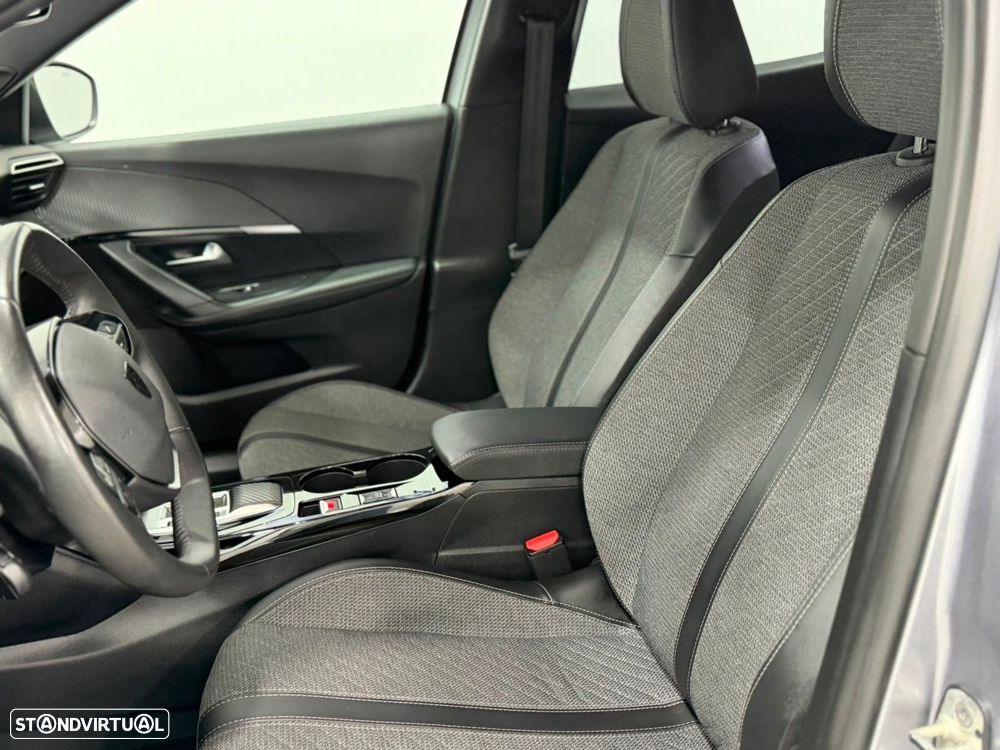 Peugeot 2008 1.2 PureTech Allure EAT8 - 4
