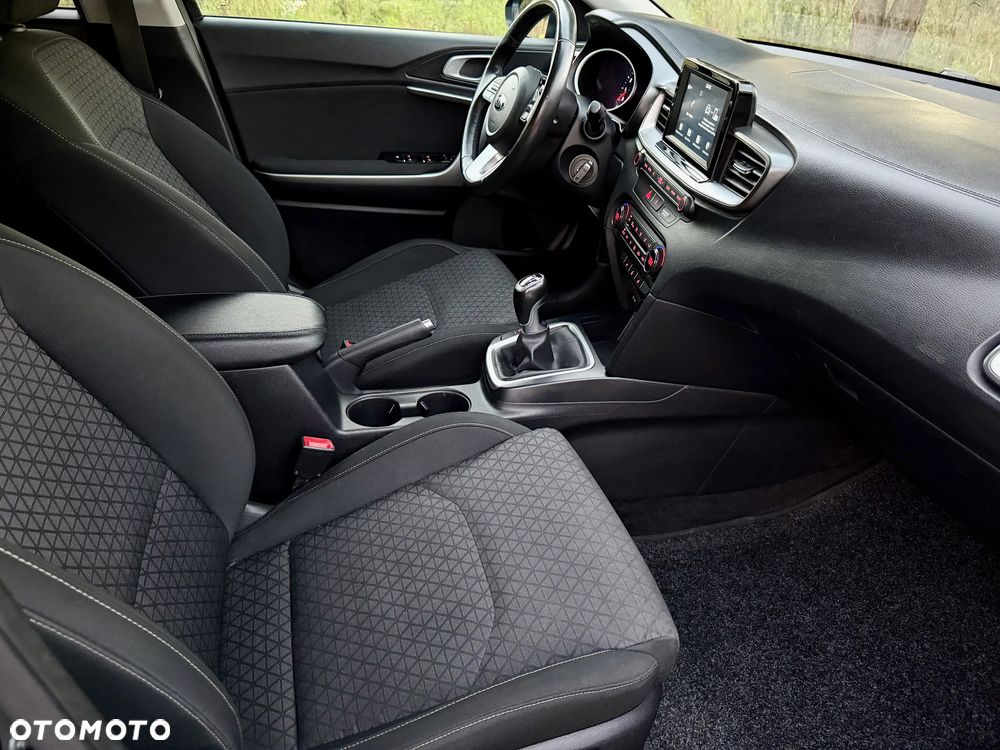 Kia Ceed - 12