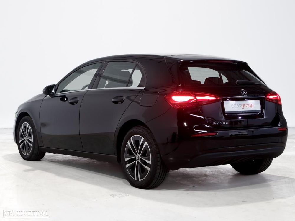 Mercedes-Benz A 250 e - 4