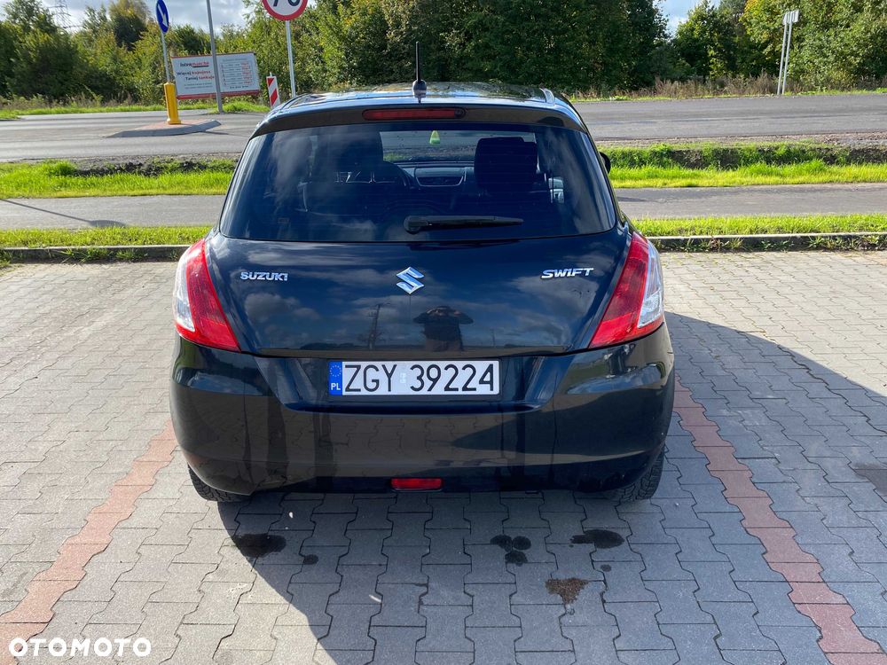 Suzuki Swift 2010 photo 4