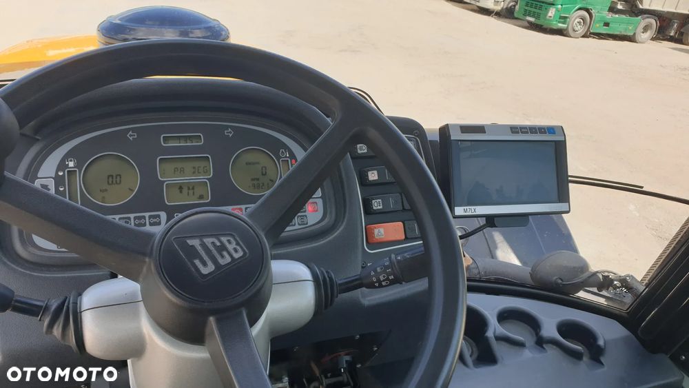 JCB FASTRAC 3220 PLUS - 25