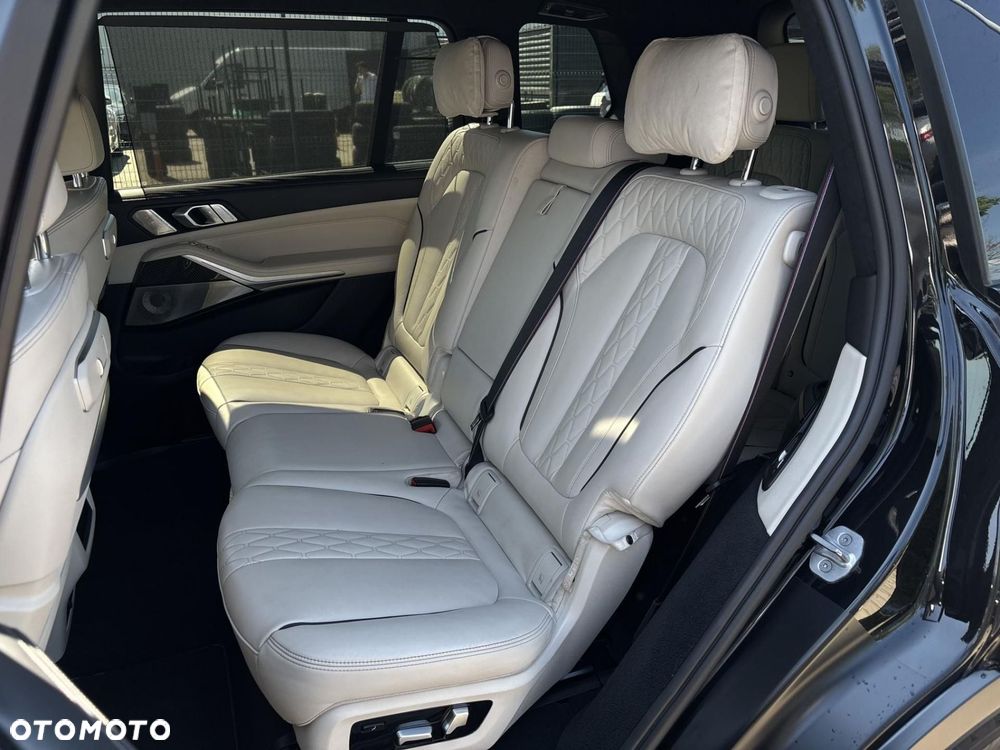 BMW X7 - 23