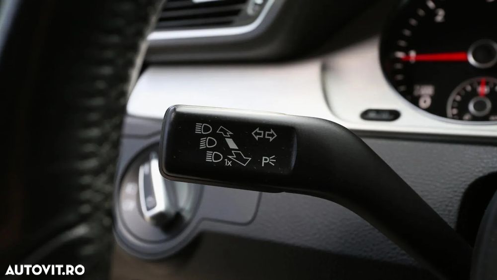 Volkswagen Passat Variant 2.0 TDI BlueMotion Technology DSG Highline - 28