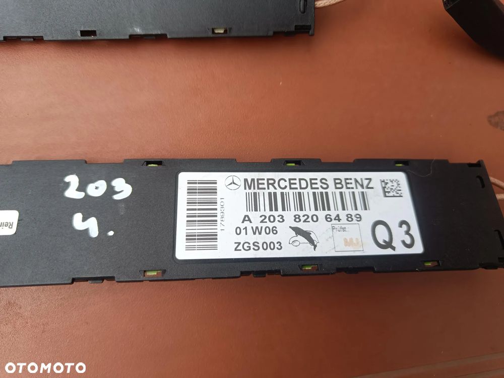 MERCEDES W203 WZMACNIACZ ANTENOWY ANTENY A2038206489 - 2