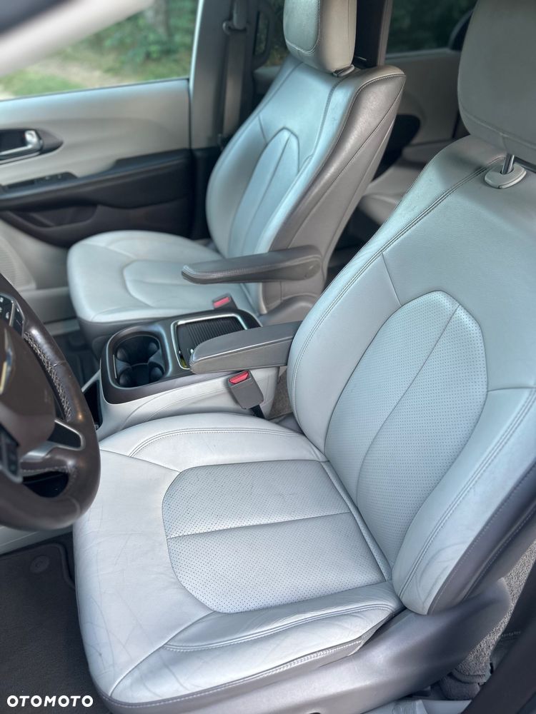 Chrysler Pacifica - 27