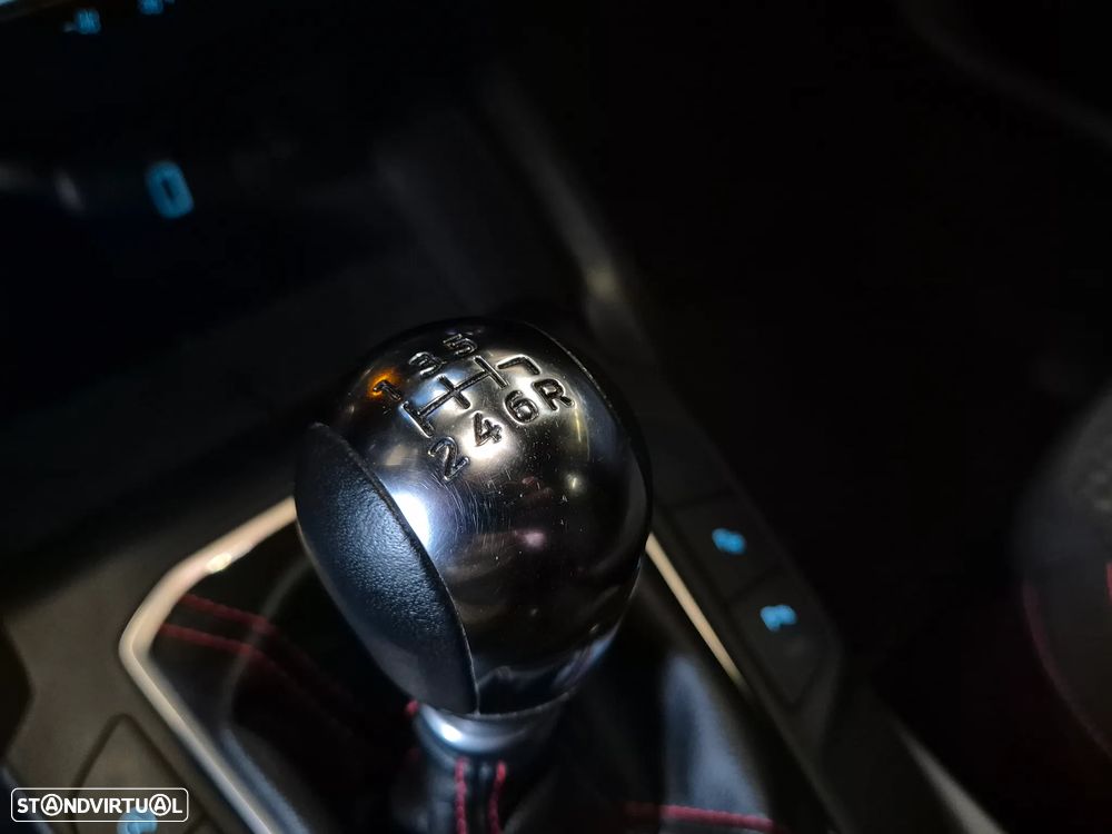 Ford Focus 1.0 EcoBoost ST-Line - 40