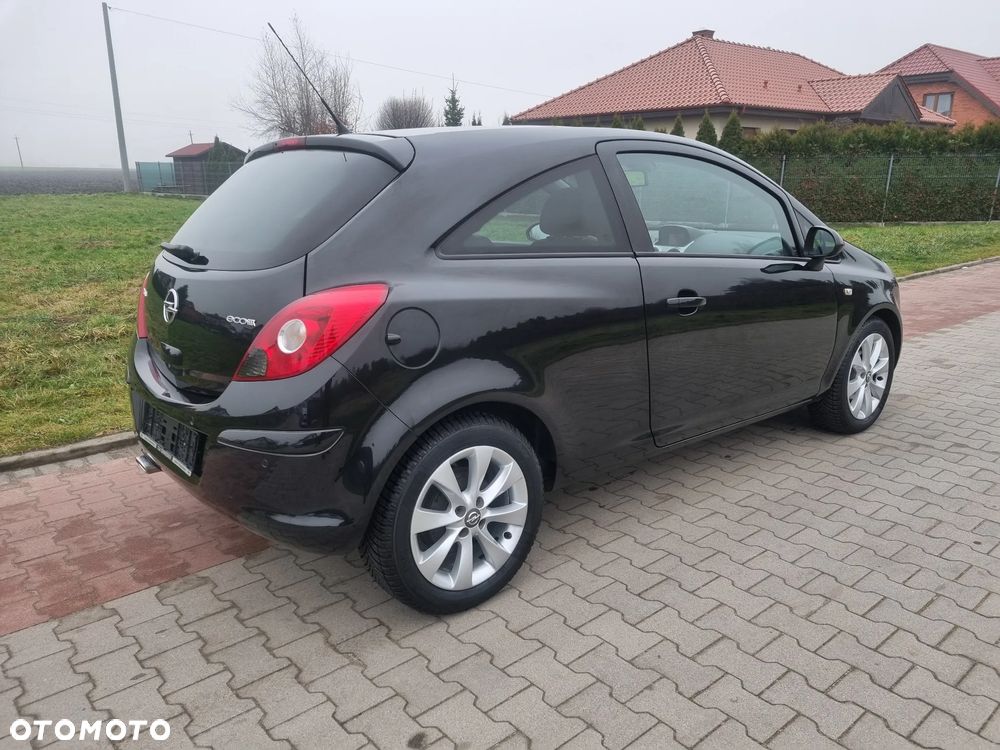 Opel Corsa 1.4 16V Cosmo - 4
