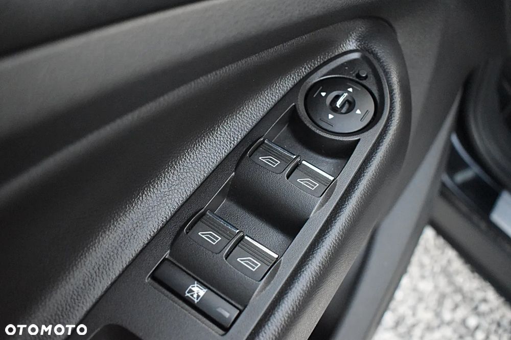 Ford Kuga 2.0 TDCi 2x4 Titanium - 30