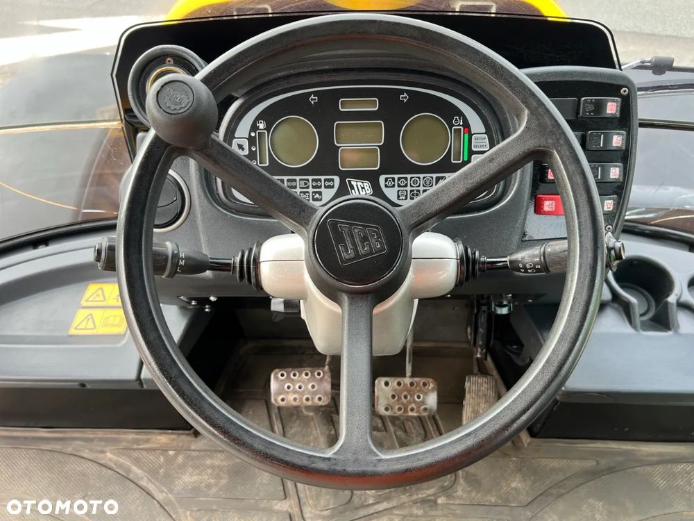 JCB Fastrac 3230 Plus - 11