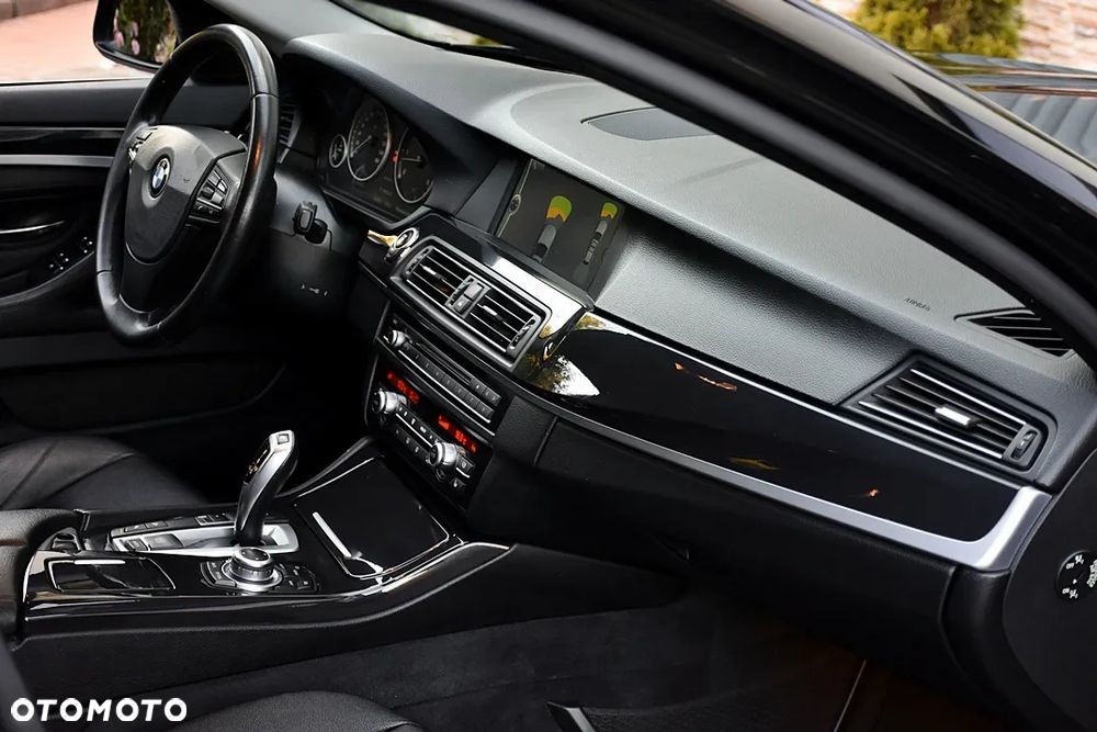 BMW Seria 5 530d xDrive Touring Luxury Line - 19