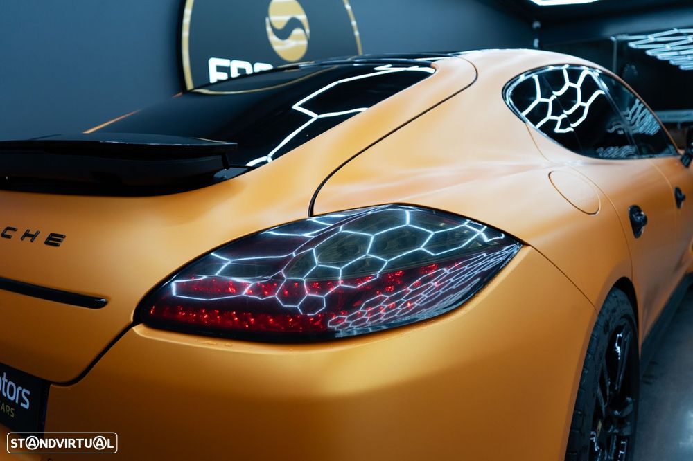 Porsche Panamera Turbo PDK - 17