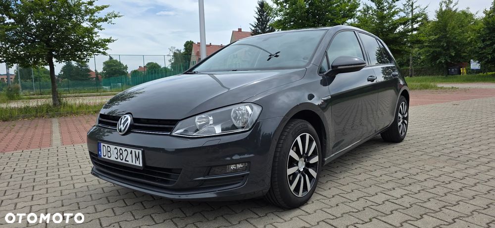 Volkswagen Golf - 1