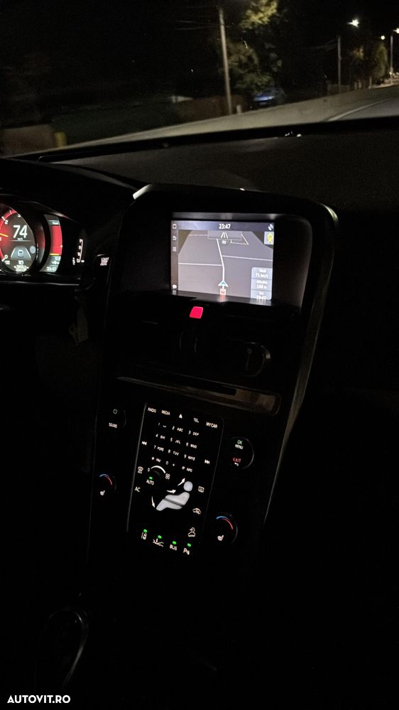 Volvo XC 60 D5 AWD Summum - 16