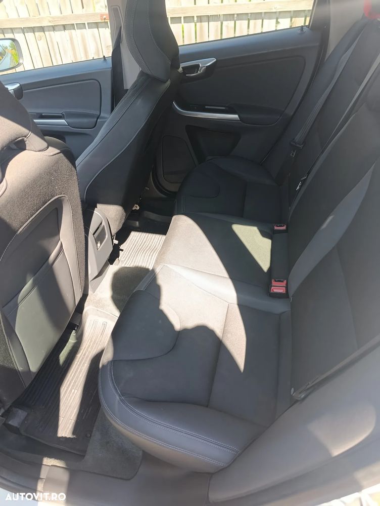 Volvo XC 60 D4 Geartronic Momentum - 11