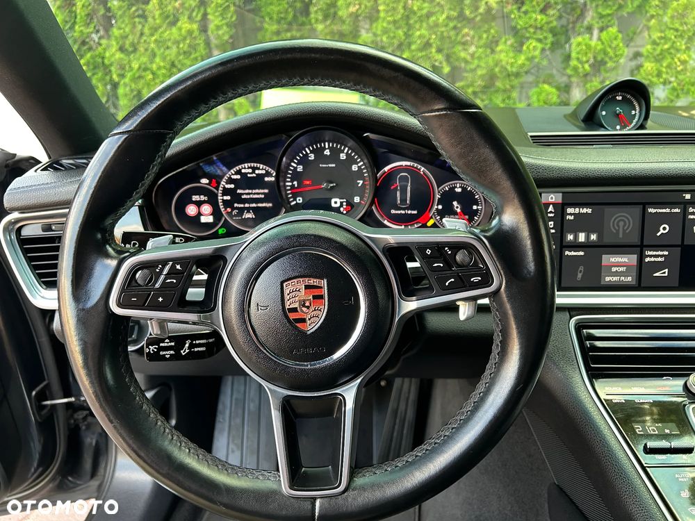 Porsche Panamera 4 - 32
