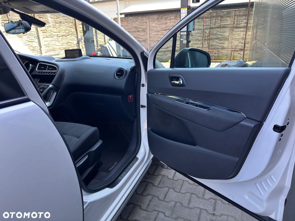 Peugeot 3008 1.6 HDi Premium - 16