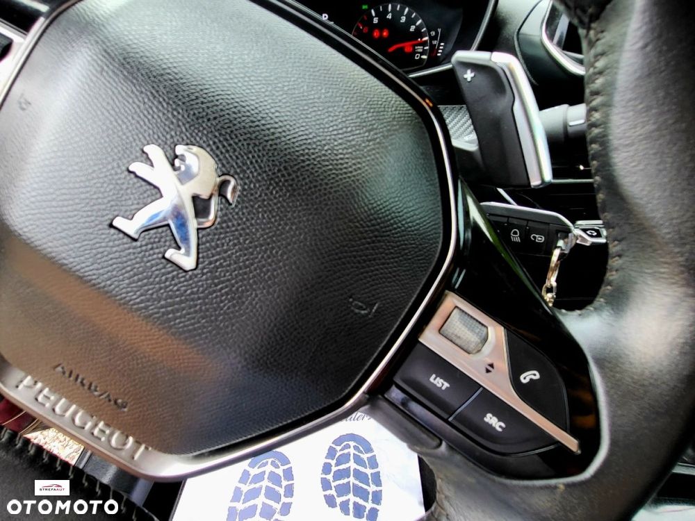 Peugeot 208 - 18