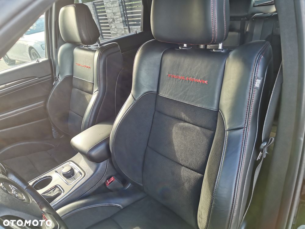 Jeep Grand Cherokee - 22