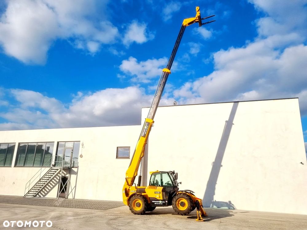JCB 540-140 jak Manitou MT 1440 R287