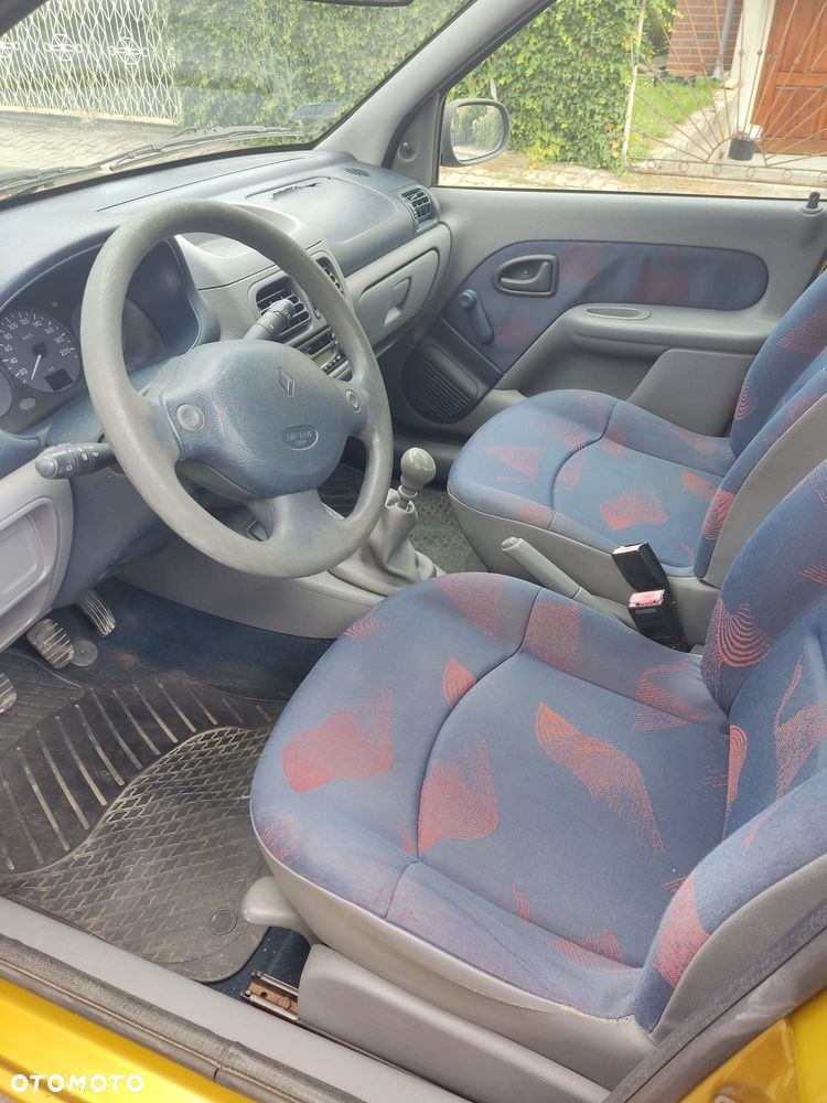 Renault Clio - 13