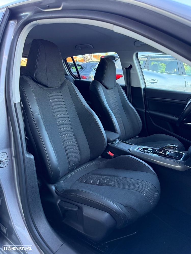 Peugeot 308 1.2 PureTech Allure EAT8 - 14