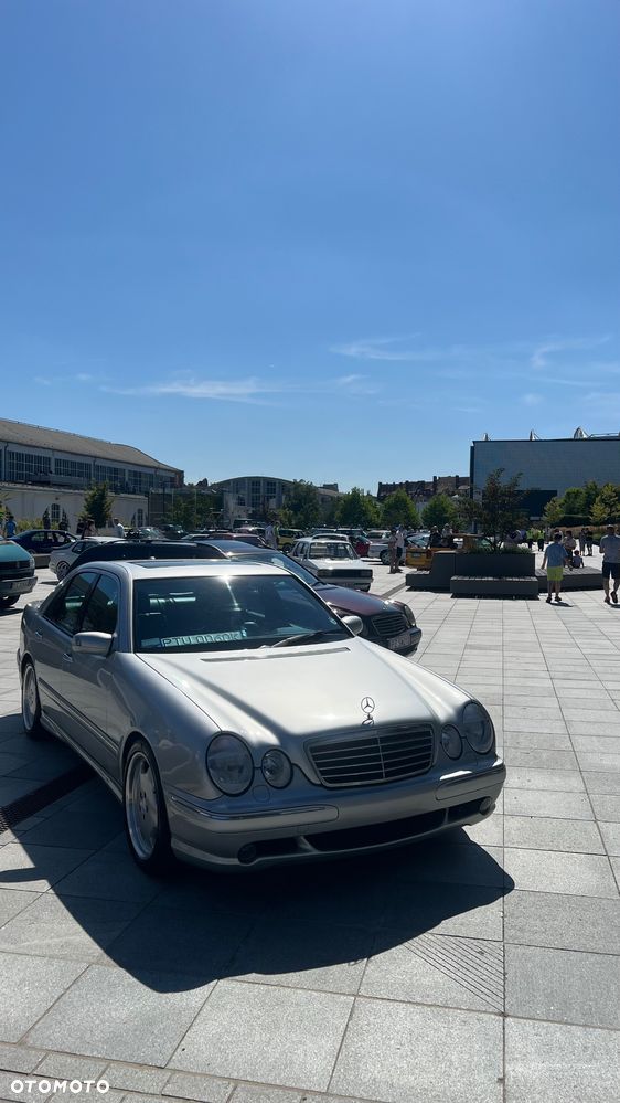 Mercedes-Benz Klasa E 55 AMG - 16