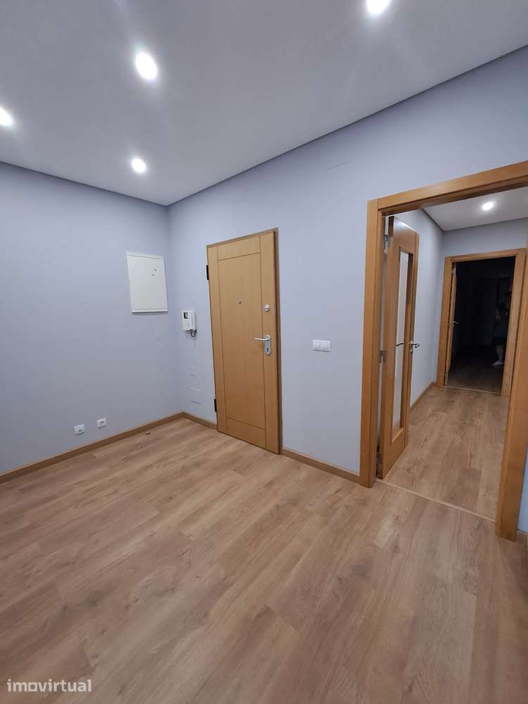 Excelente T3 Remodelado | 165 m² | Último Andar | Ramada (Pedrenais) - Grande imagem: 5/13