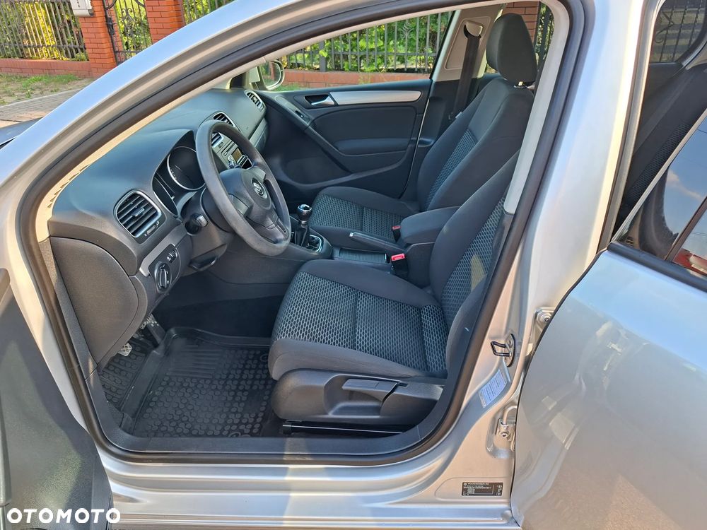 Volkswagen Golf 1.6 TDI DPF BlueMotion - 26