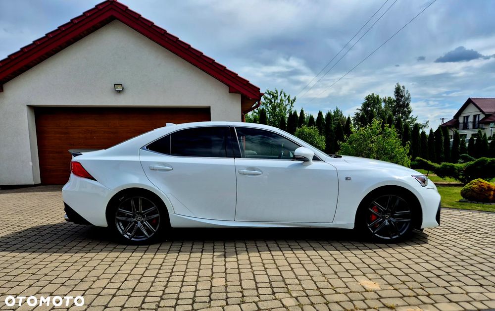 Lexus IS 200t / 300 F Sport - 2