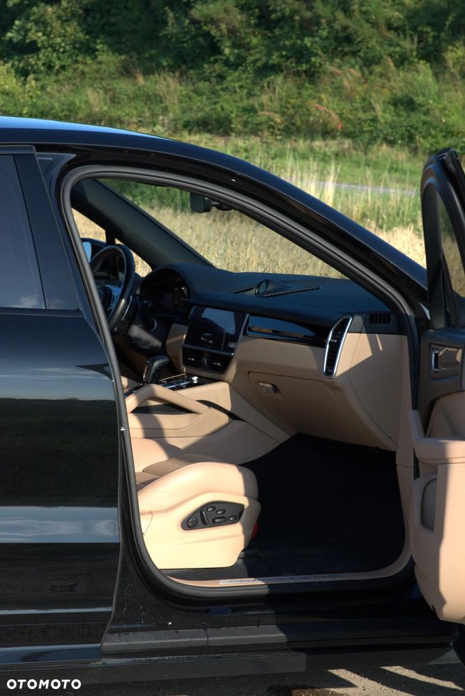 Porsche Cayenne Platinum Edition - 26