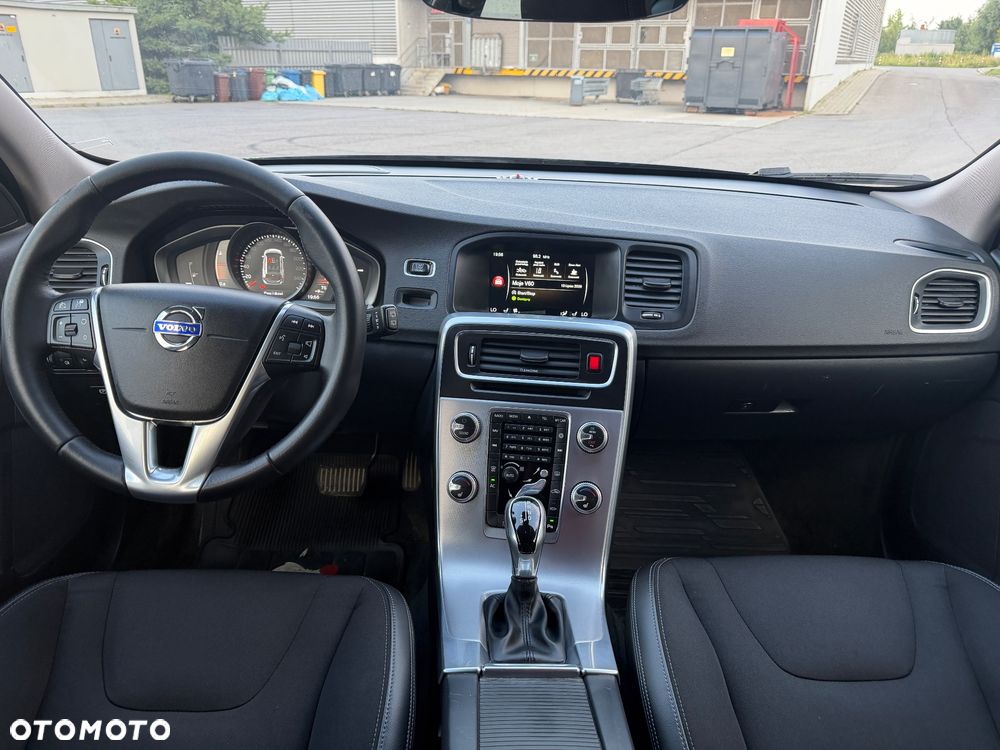 Volvo V60 D4 Geartronic Summum - 17