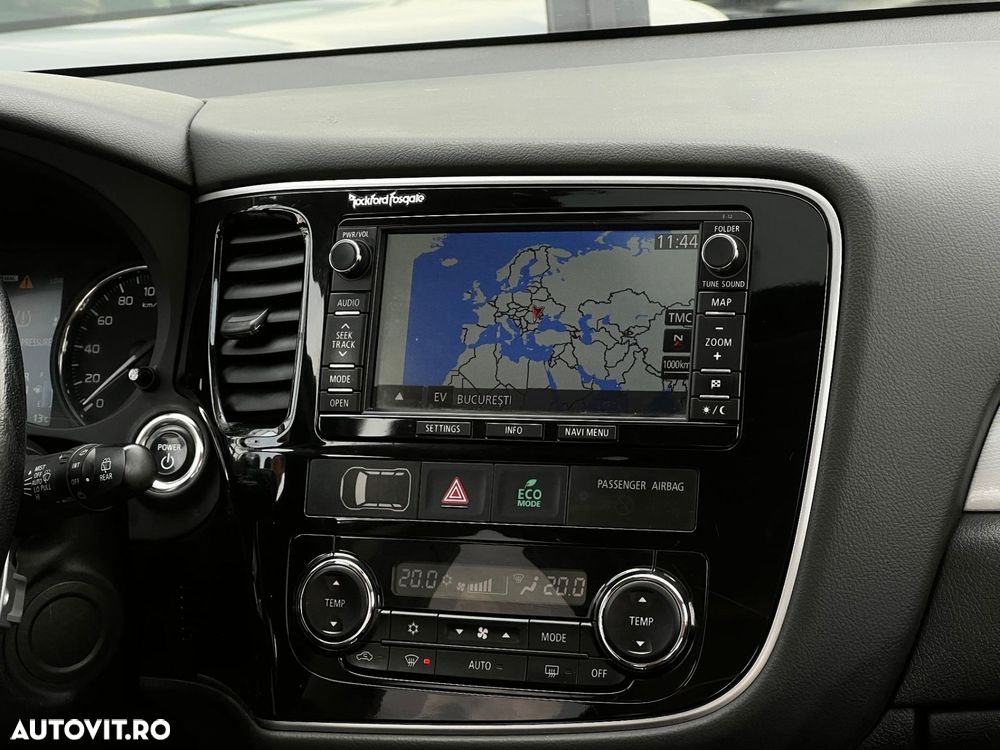 Mitsubishi Outlander - 12