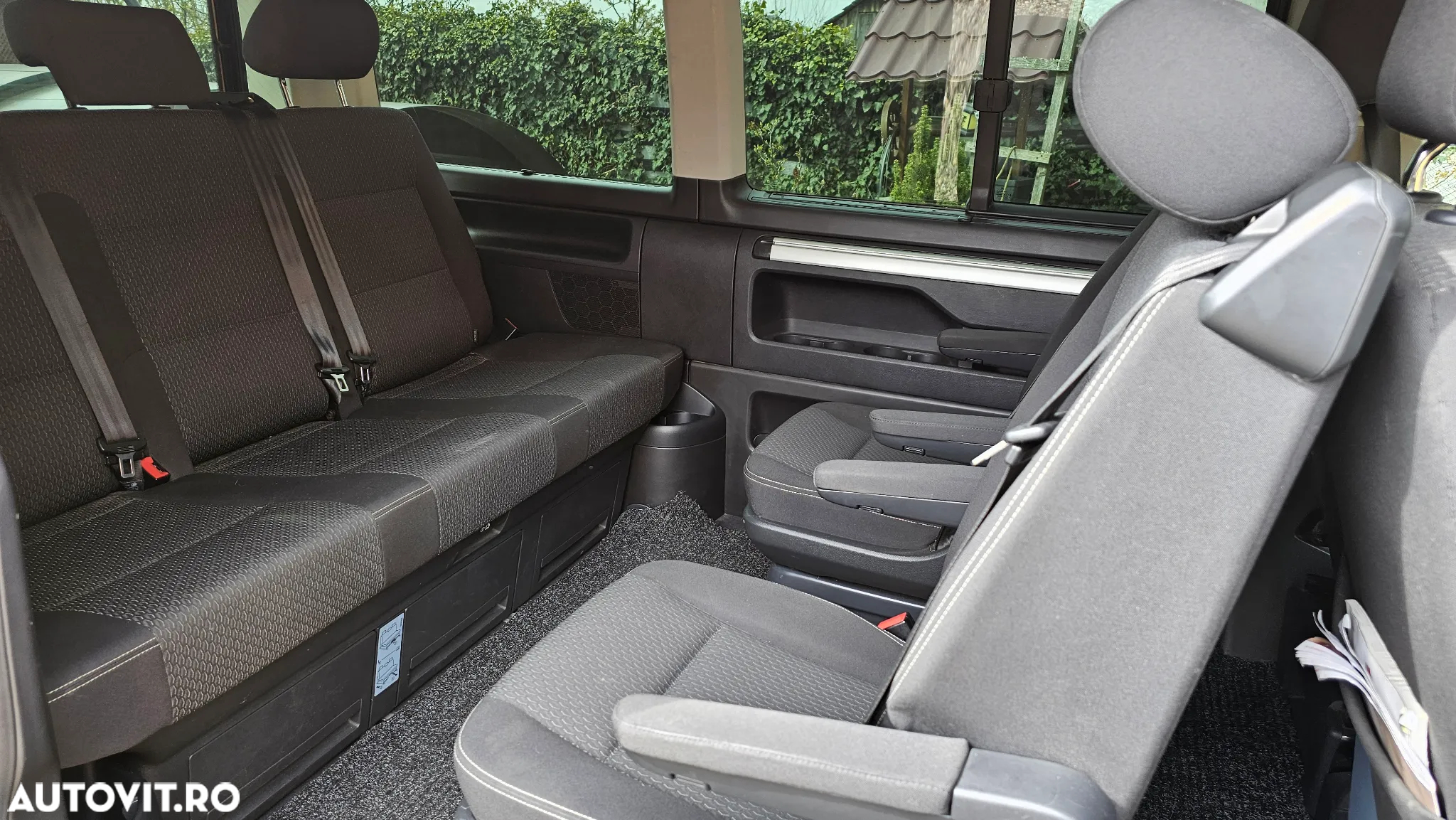 Volkswagen Multivan - 13