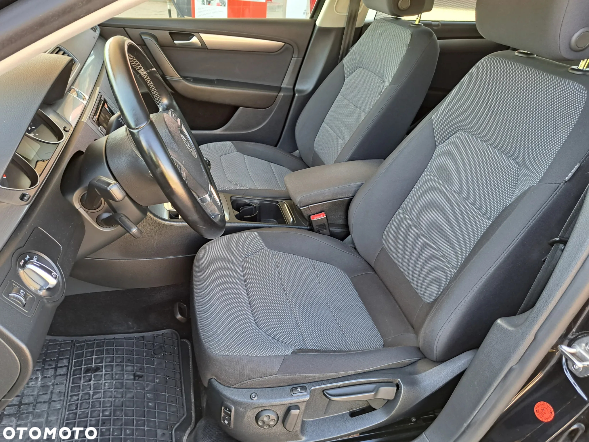 Volkswagen Passat - 16