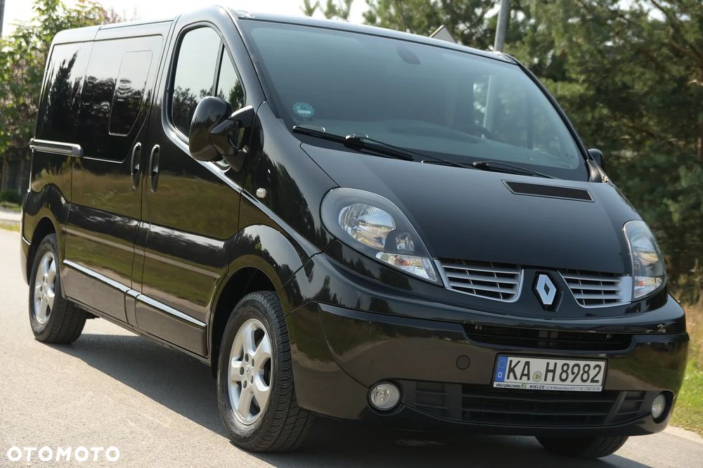 Renault Trafic Grand Passenger Black Edition - 2