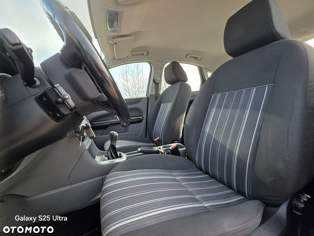 Ford Focus - 30