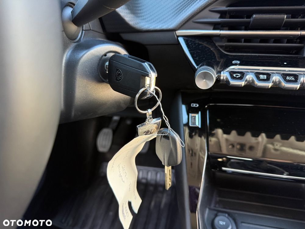 Peugeot 208 - 18