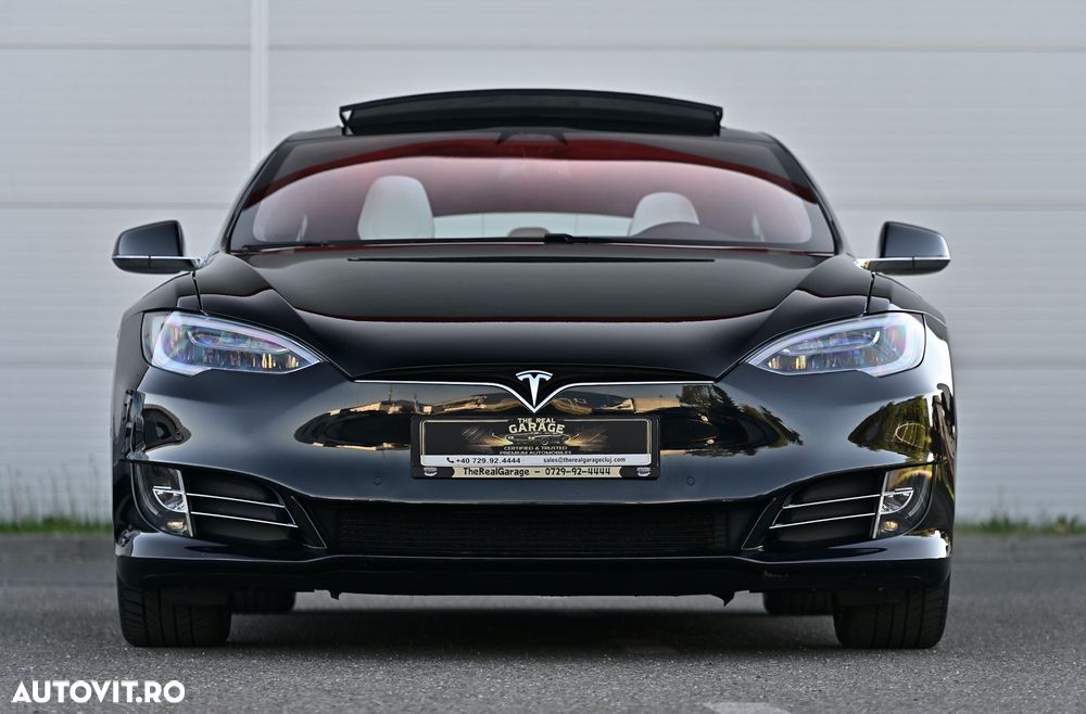 Tesla Model S - 8