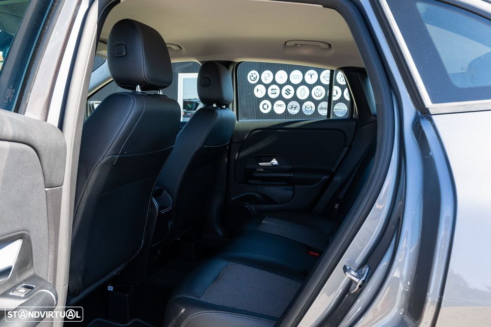 Mercedes-Benz GLA 180 d — fotografia 14