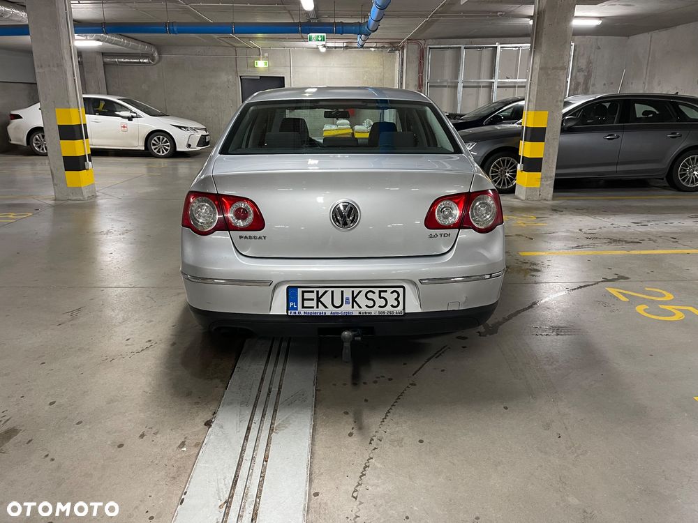Volkswagen Passat 2.0 TDI Comfortline - 6