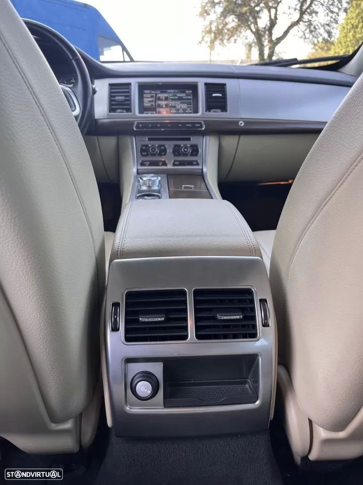 Jaguar XF Sportbrake - 16