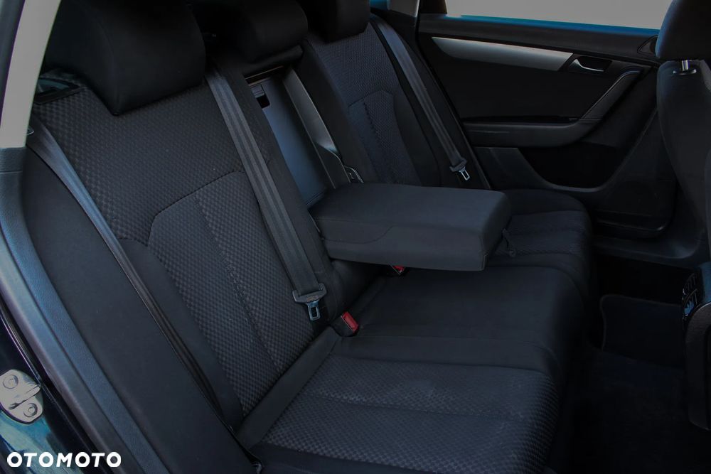 Volkswagen Passat 2.0 TDI Highline DSG - 23