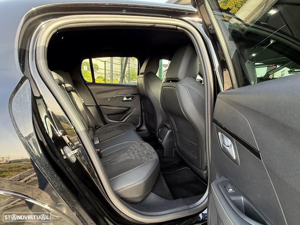 Peugeot e-208 GT - 45