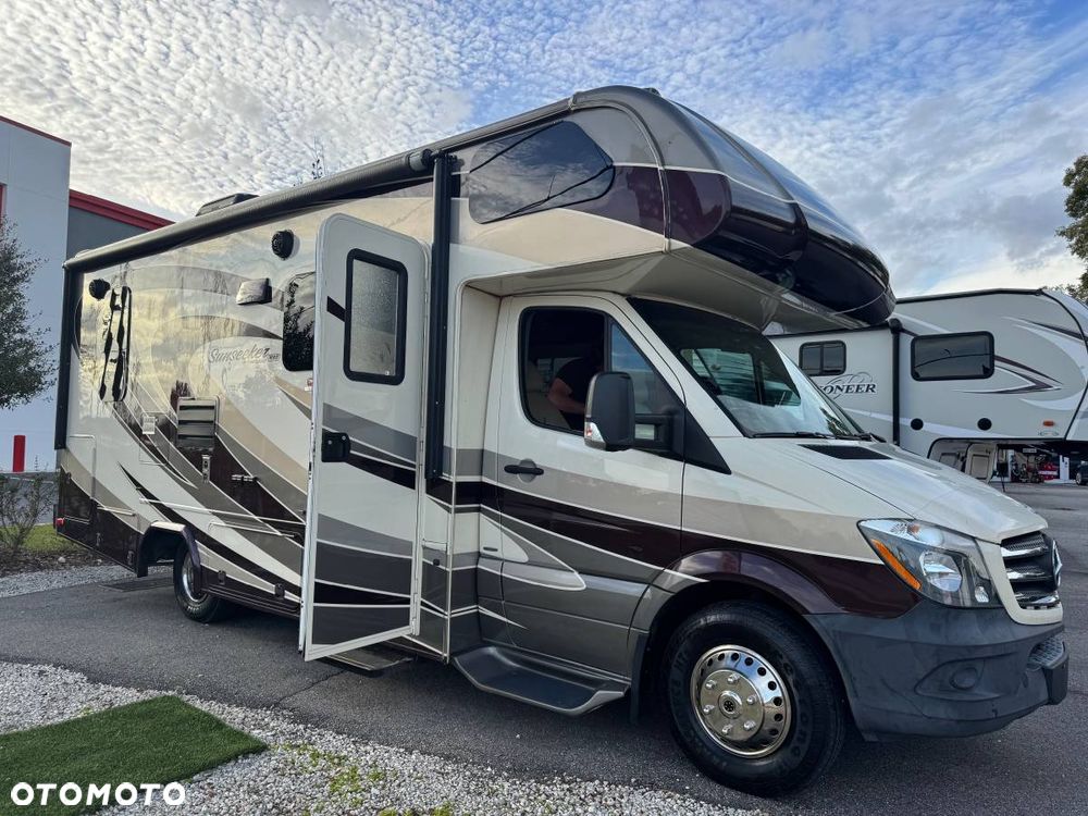 Ford Sunseeker E-450 Cutaway - 2