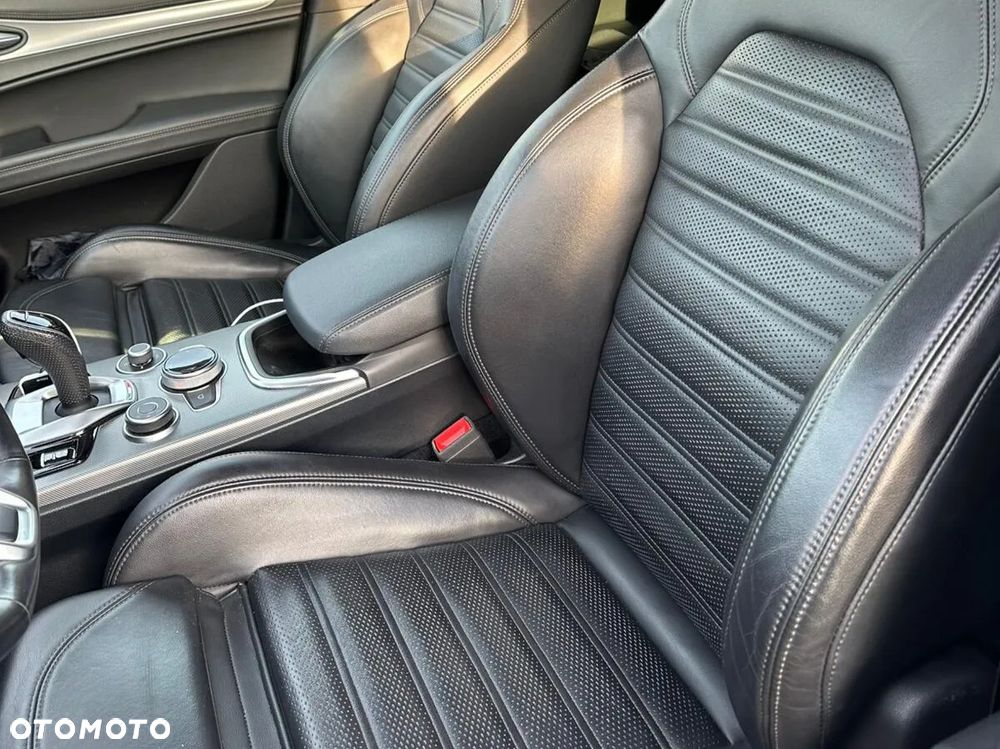 Alfa Romeo Stelvio 2.0 Turbo Veloce Q4 - 19