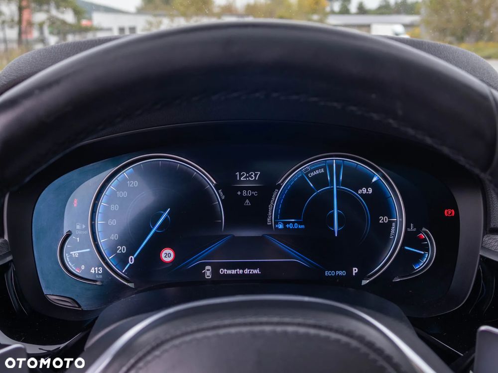 BMW Seria 5 520d xDrive - 28