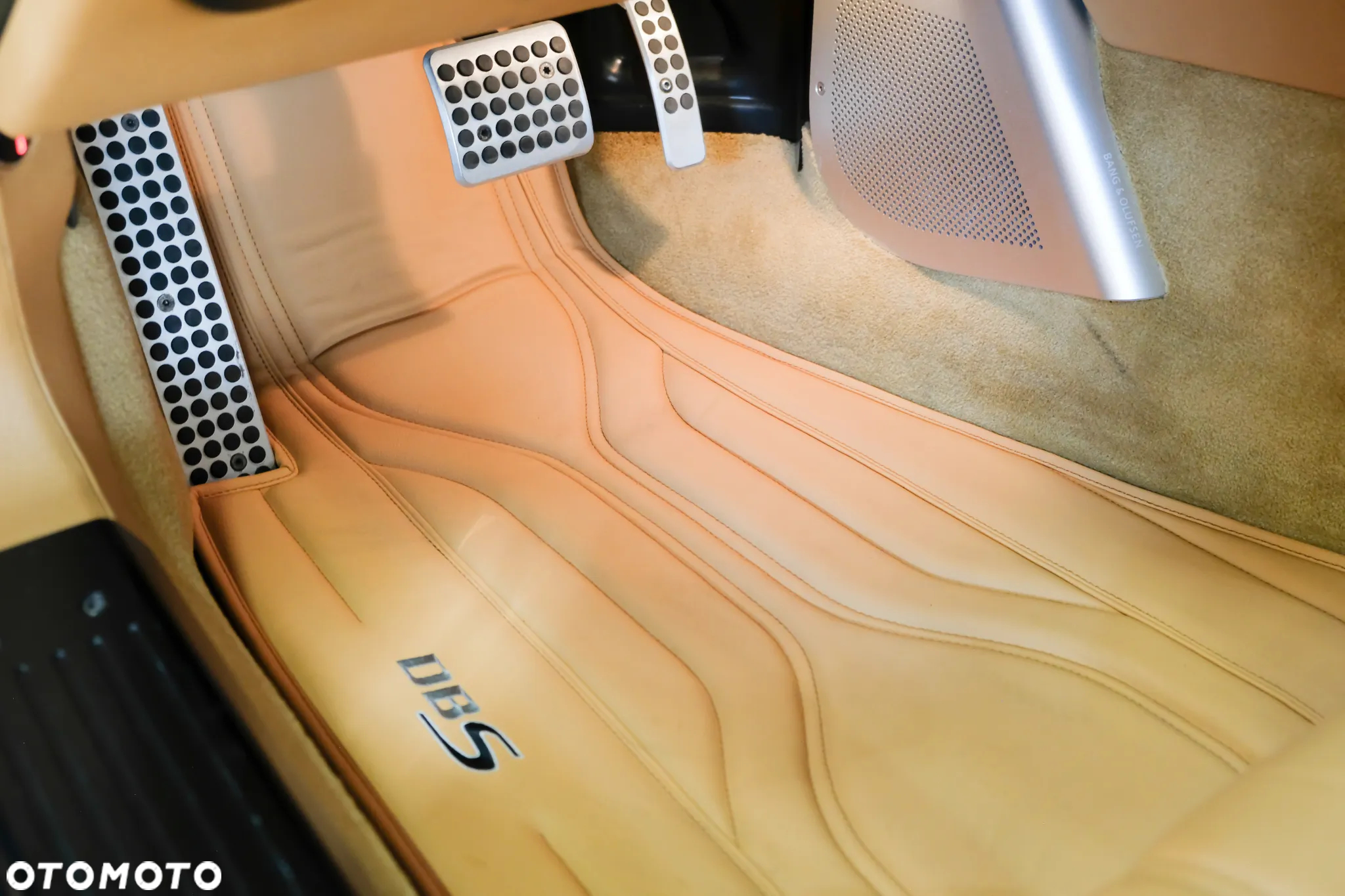 Aston Martin DBS Carbon Edition Touchtronic II - 24